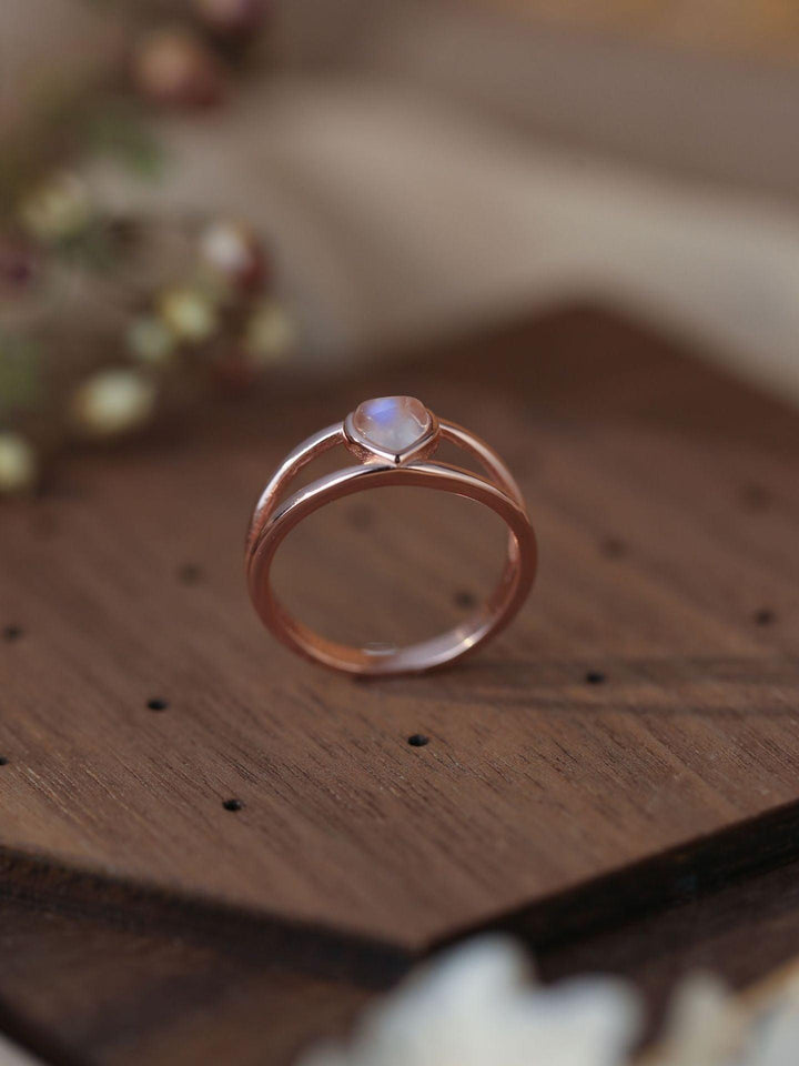 Design Sense S925 Silver Heart-shaped Natural Moonstone Ring - Mamofa Global Store